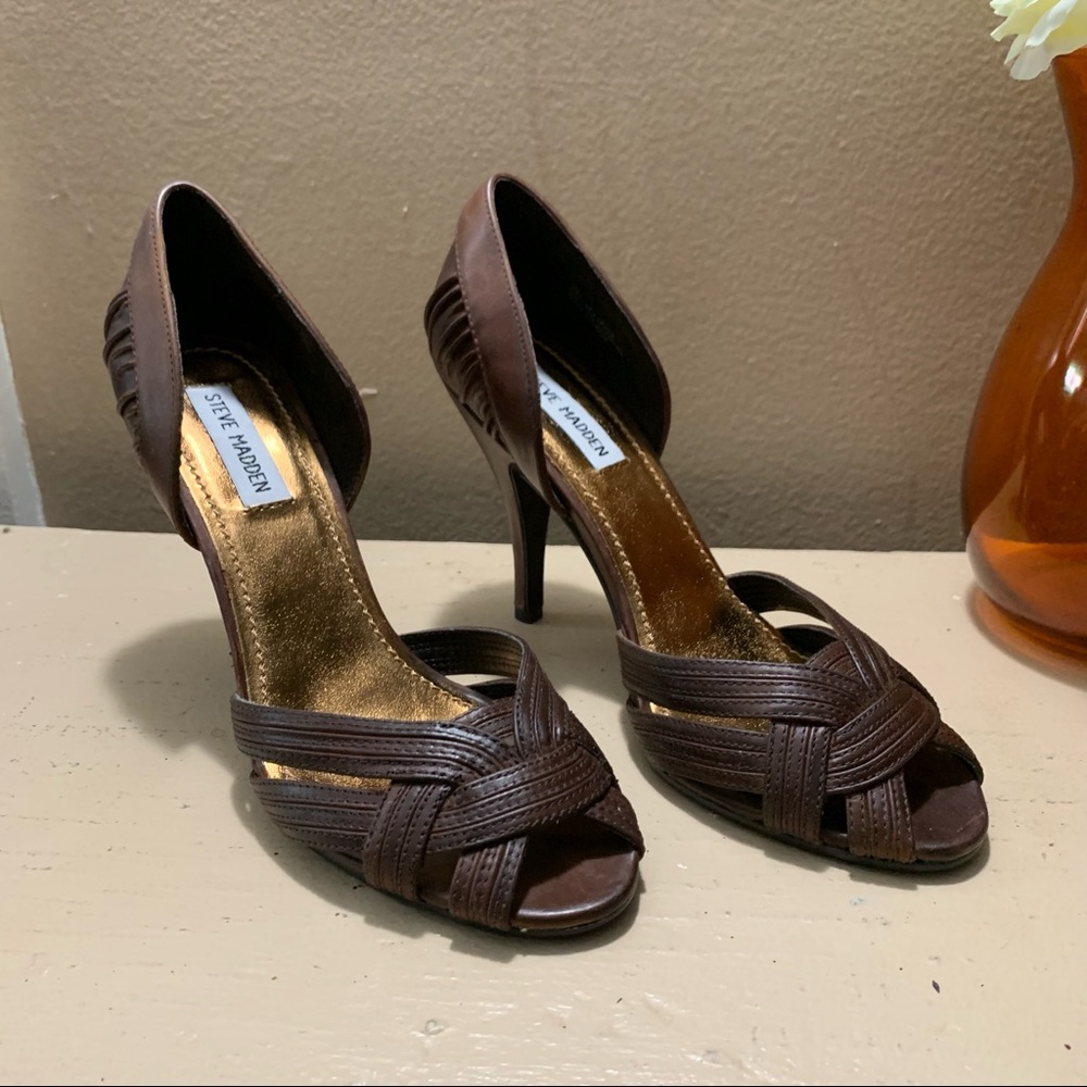 Steve Madden • brown open toed heels